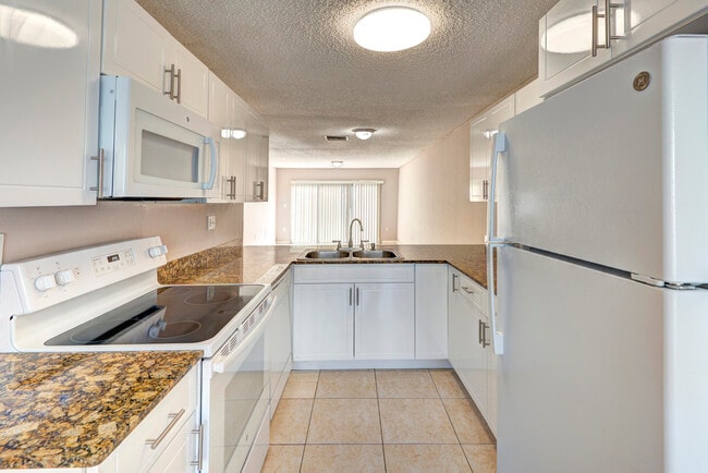 Photo - 858 Crystal Lake Dr