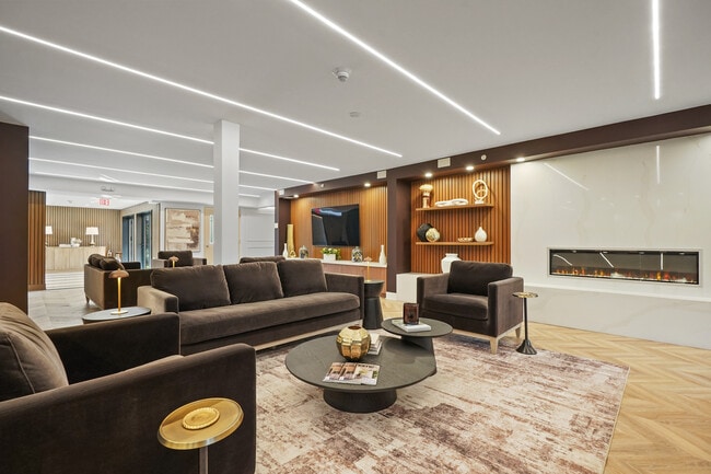 Building Photo - The Loren at King Street