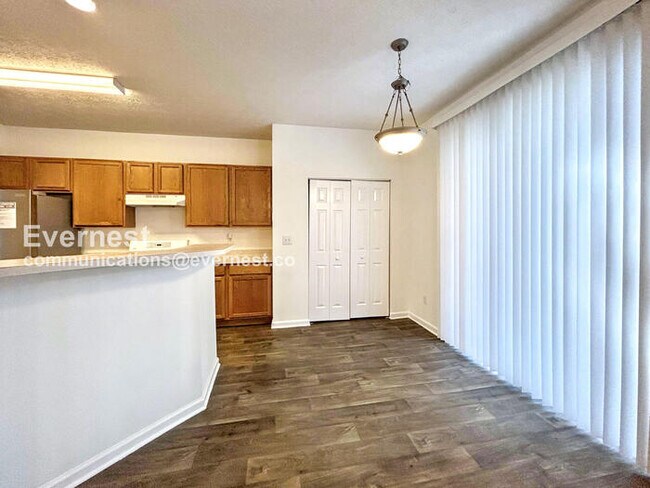 Photo - 218 Copperbend Dr SE