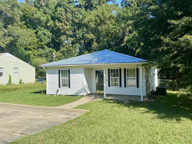Building Photo - Charming 3BR/2BA home in Dothan, AL - Appl...