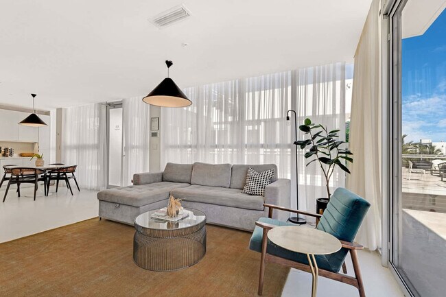 Photo - 250 Collins Ave Unit ID1272087P