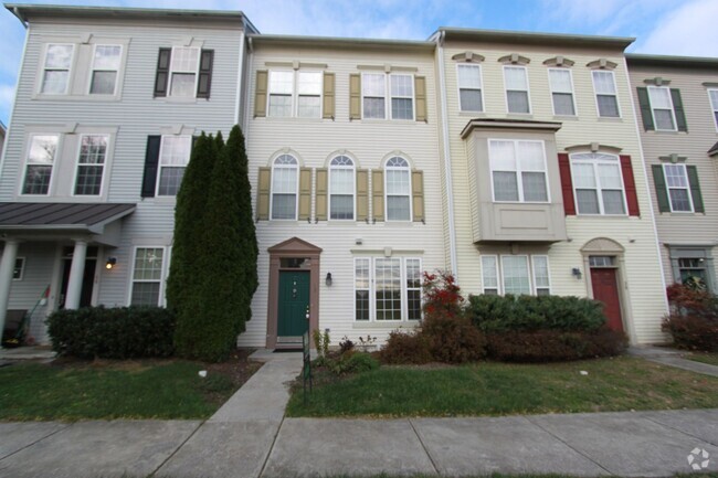 Building Photo - 3 Bed, 2 Full & 2 Half Bath, Well Maintain... Rental