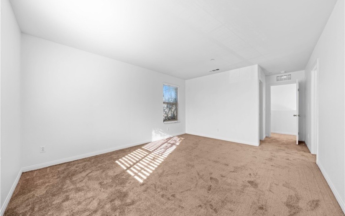 Photo - 4790 Preston St