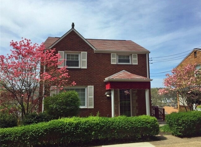 Building Photo - 2108 Lucina Ave