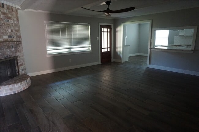 Building Photo - 5911 Pebble Springs Dr Rental