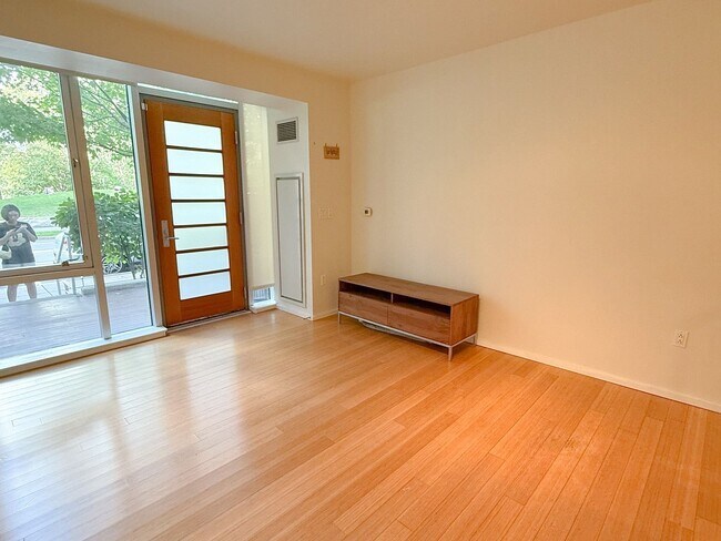 2 Earhart St Unit 127