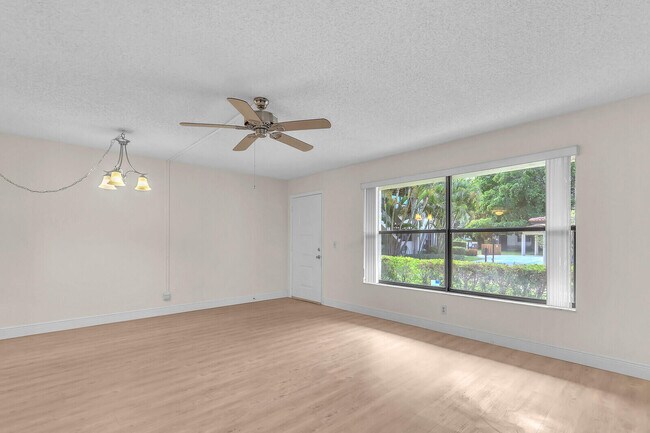 Photo - 91 SW South River Dr Unit 105