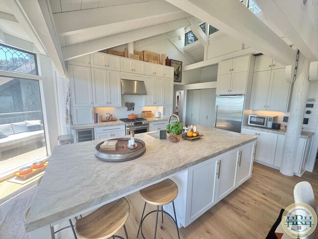 Photo - Tranquil & Sun Drenched 3BR|3BR in Heart o...