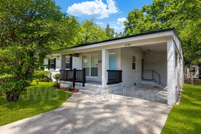 Building Photo - 1241 De Paul Dr