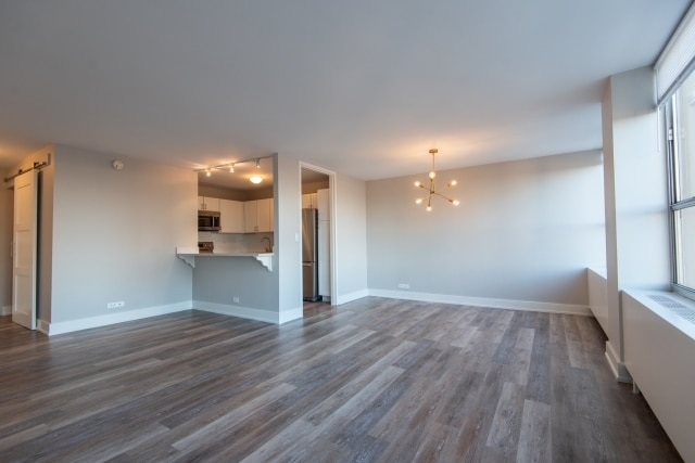 Photo - 655 W Irving Park Rd Unidad 604