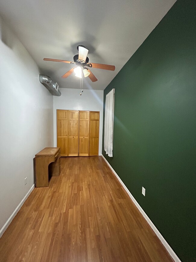 Photo - 2442 W Iowa St Unit 1R