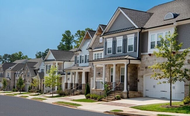 Building Photo - Brand NEW 5 bedroom house in Bellmoore Par...