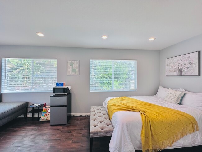 Photo - 2621 Wallace Ave