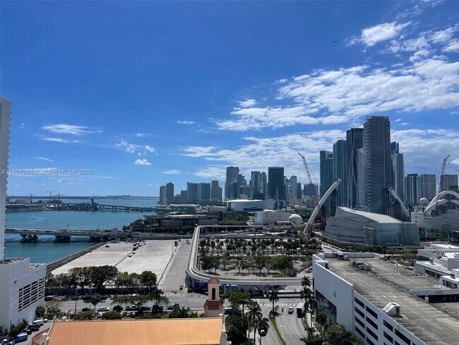 Photo - 1717 N Bayshore Dr Unidad A-2353 Rental