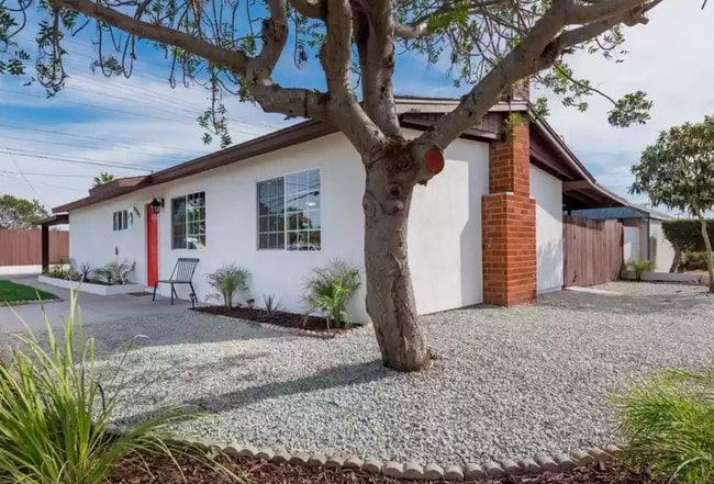Building Photo - 5 Bedroom Updated Clairemont Home (Perfect...
