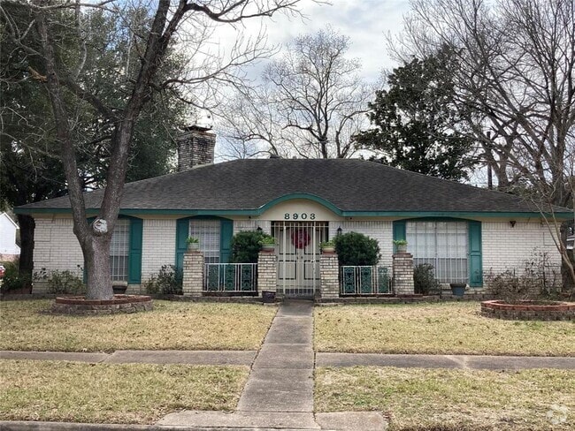 Building Photo - 8903 Roos Rd Rental