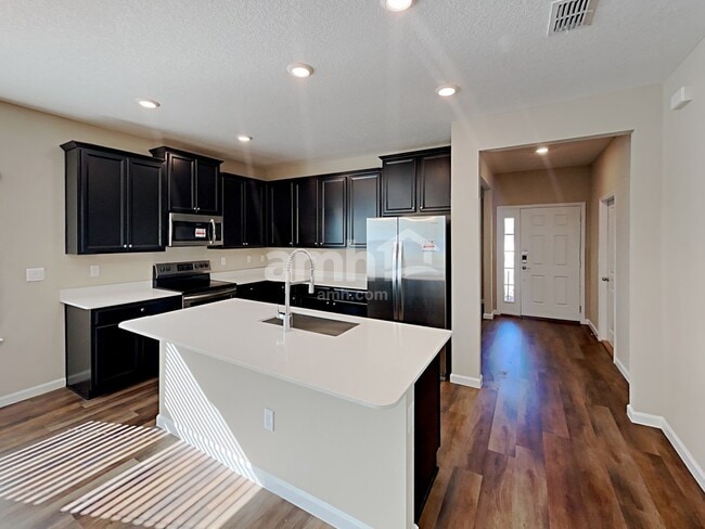 Photo - 233 Hemlock Pt