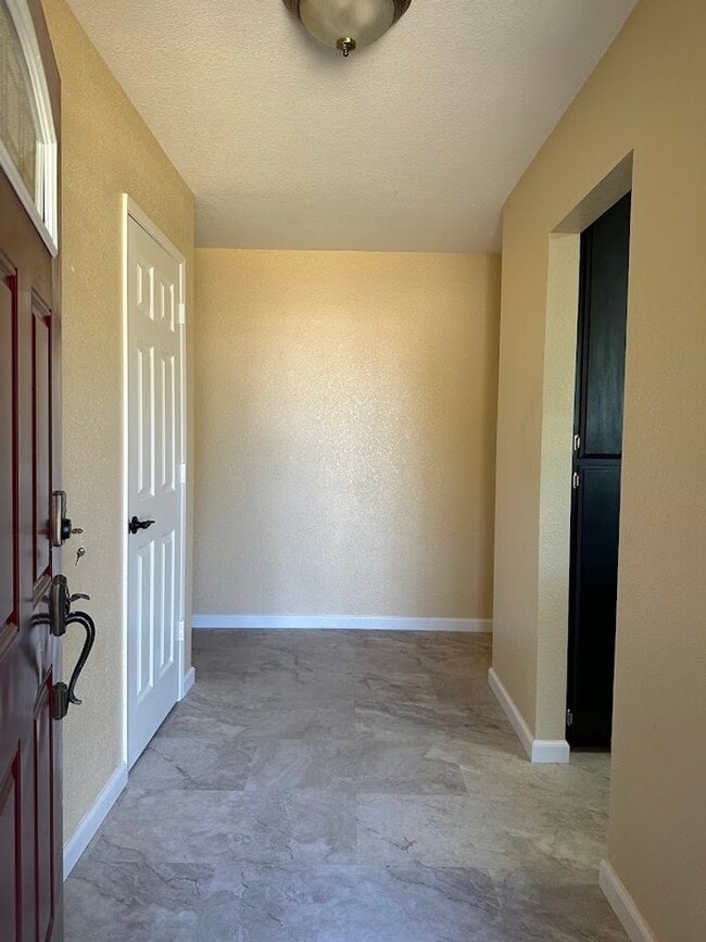 Photo - Well maintained home in desireable Cottonwood neighborhood.