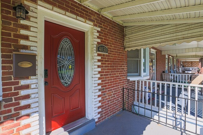 Photo - Labor Special Move in by September 15 Rece...