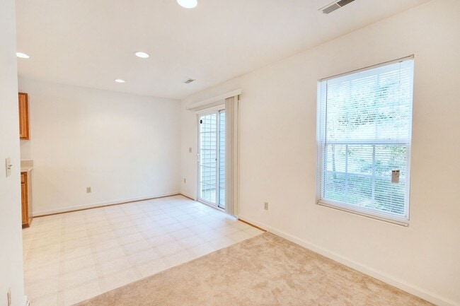 Photo - 119 Waterbury Ct