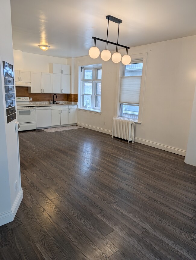 115 Close Av Unit Main floor