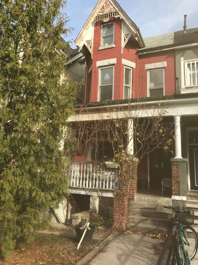Building Photo - 21 Borden St Unit Main Floor apartment