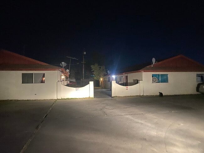 Building Photo - 424 W Wilson Ave Unit C