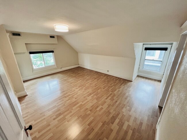 Building Photo - 304 Cedar Lake Rd S Unit 3