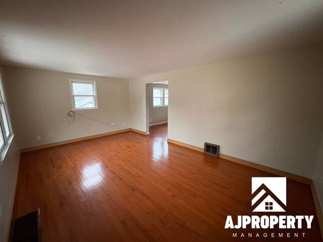 Photo - 1925 S Lake Ave