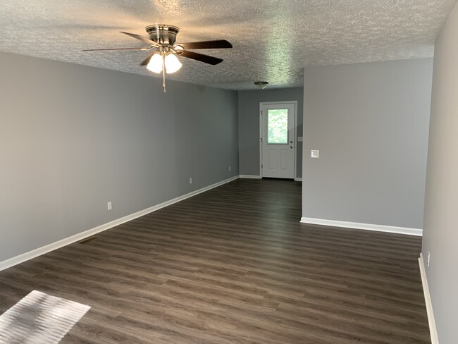 Living room/dining room - 309 N Franklin Ave Unit B