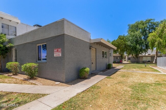 2633 W Ocotillo Rd