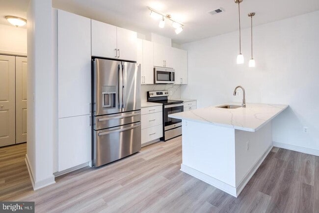 Building Photo - 10755 Fairgrounds Dr Unit 229
