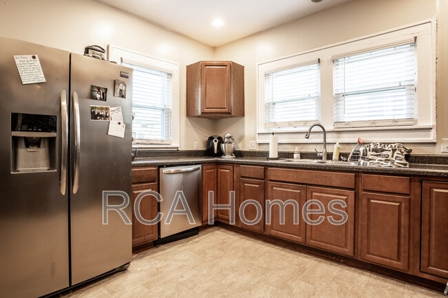 Photo - 3040 N College Ave