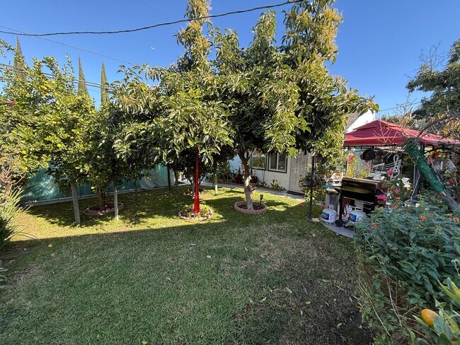 Photo - All-Inclusive Studio for Rent in Tarzana!