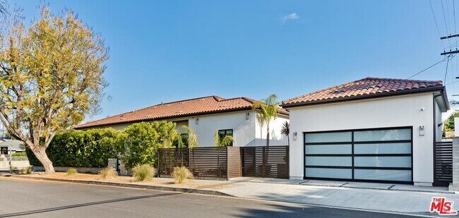 Building Photo - 5059 Hesperia Ave Rental
