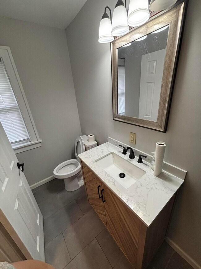 Photo - 2568 Indianola Ave