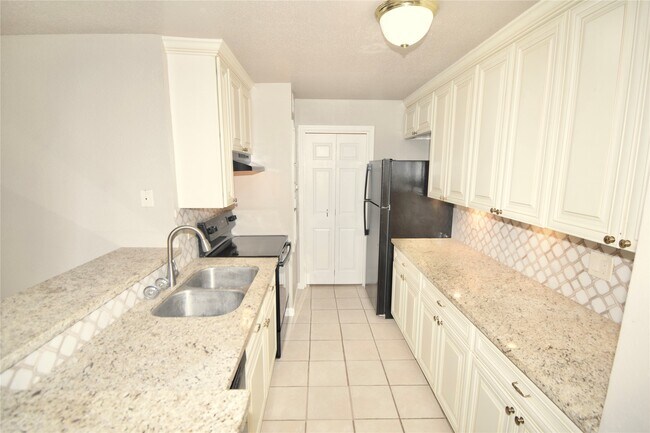 Building Photo - 10639 Braes Bend Dr Rental