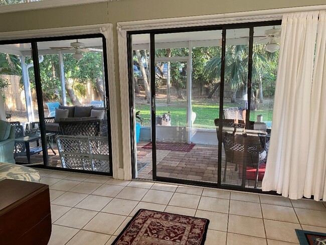 Photo - 837 Seminole Ln