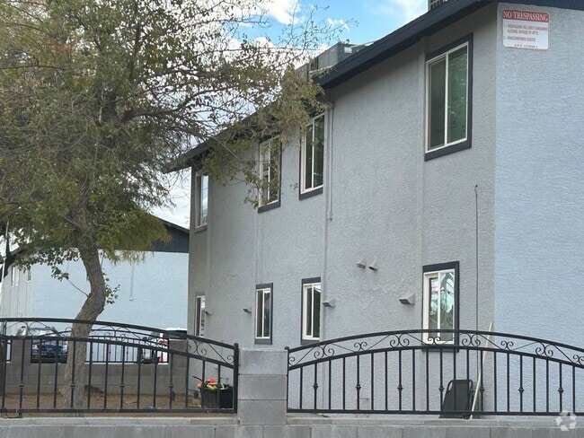Building Photo - Charming 2BR Duplex in Surprise Rental