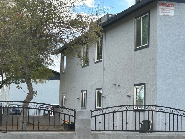 Charming 2BR Duplex in Surprise - Charming 2BR Duplex in Surprise House