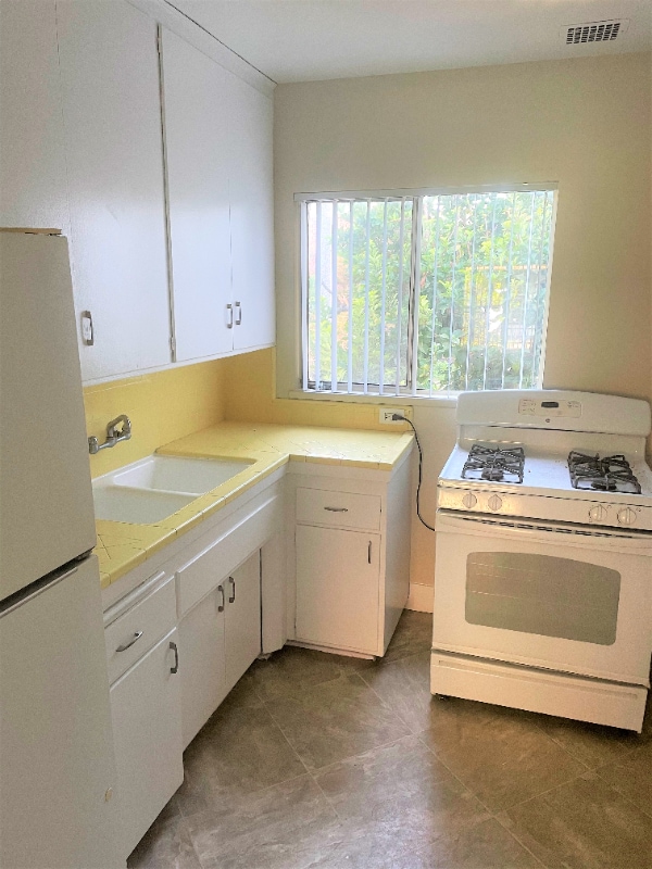 170 S Chester Ave Unit 14