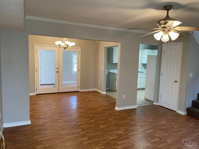 Photo - 327 Robin Hood Ln