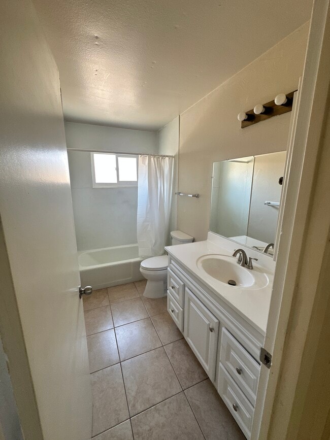 Bathroom - 808 Commercial Ave Unit A