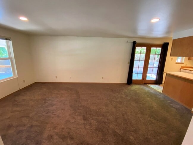 Photo - 3 Bed, 2 Bath 1 block from CWU