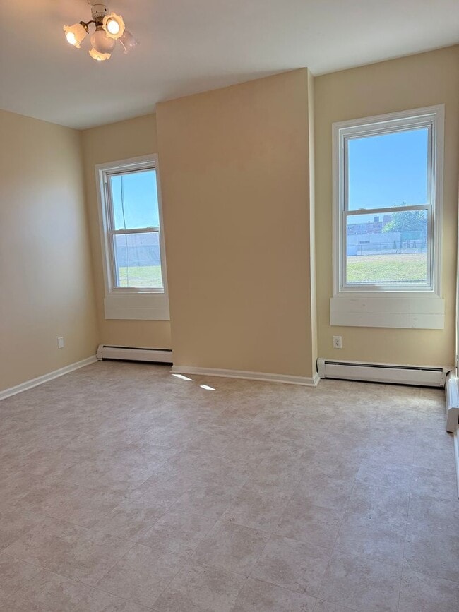 Building Photo - 476 Wethersfield Ave Unit 1st Fl