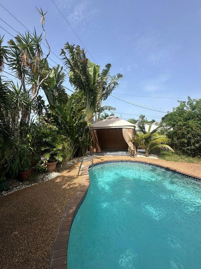 Photo - 51 NE 49th St