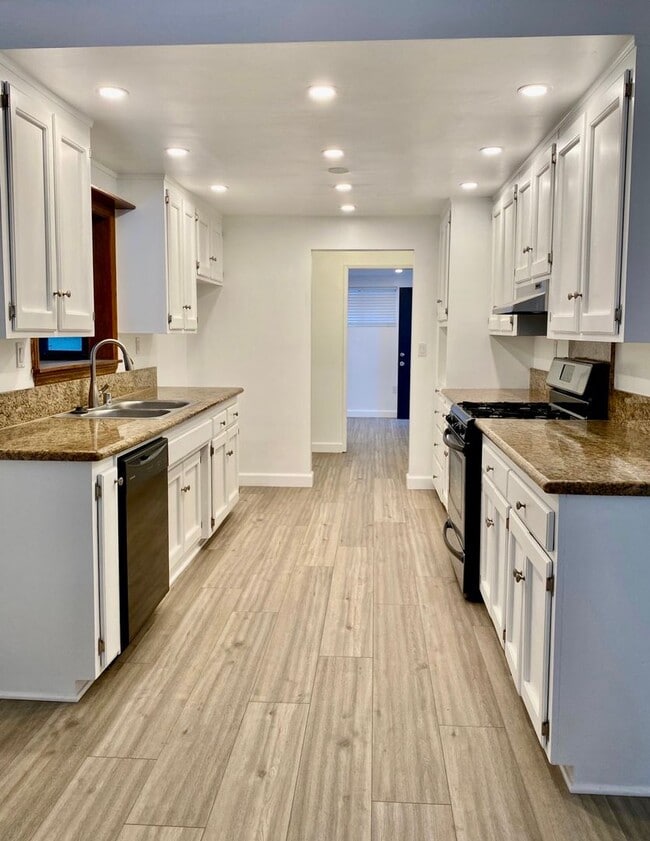 Photo - 3Br 2ba with Family room, Room for RV, Boat!