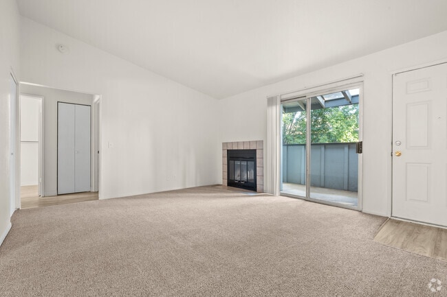2BR, 2BA - 950SF - Living Room