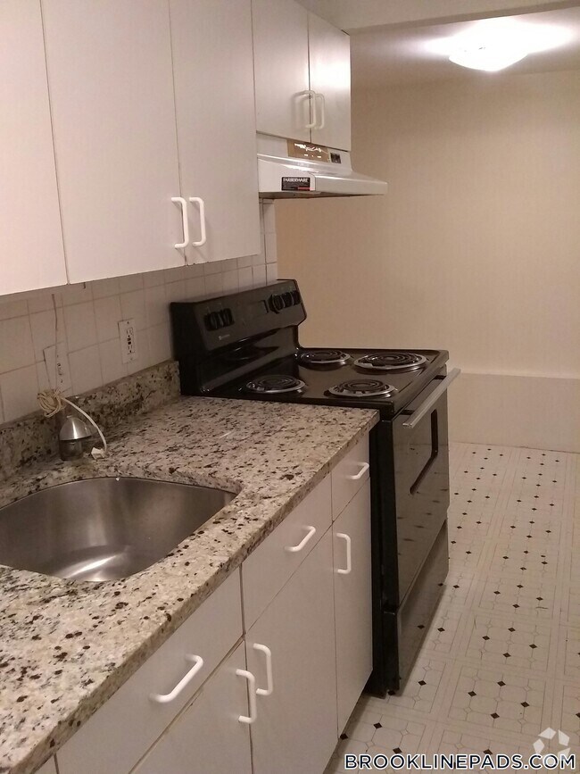 Building Photo - 208 Winthrop Rd Rental