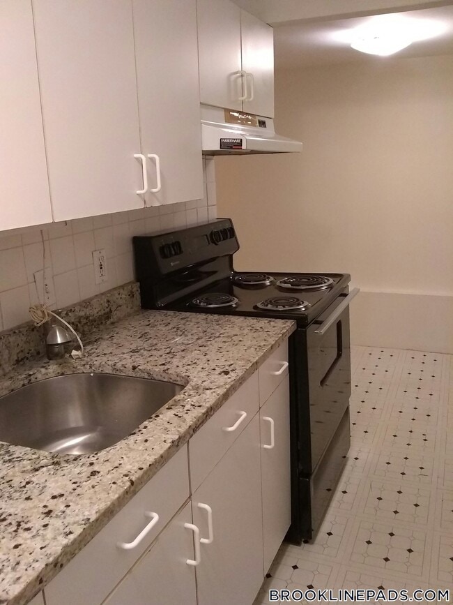 Building Photo - 208 Winthrop Rd Rental
